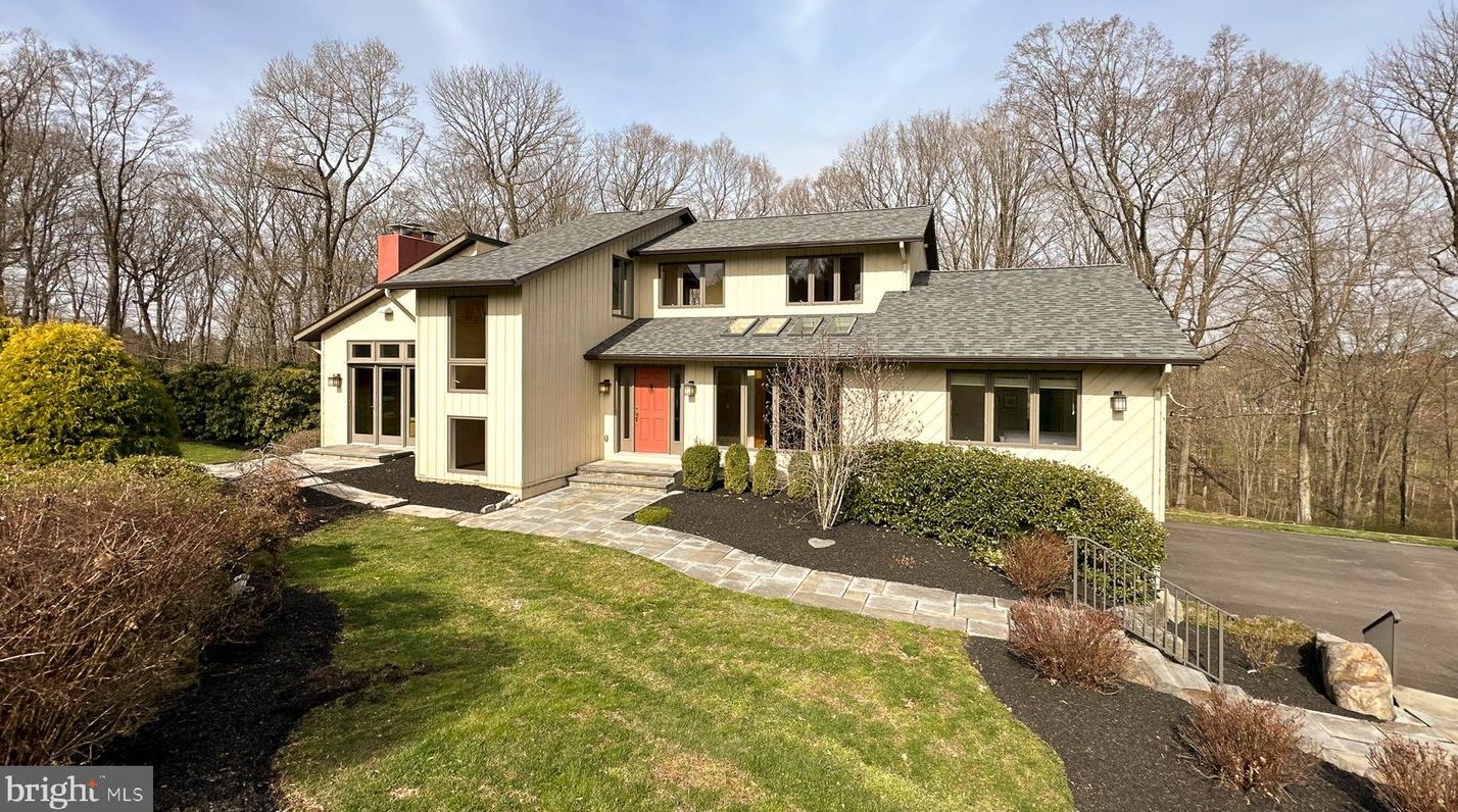 16 Laga Ct, East Amwell Township, NJ 08551