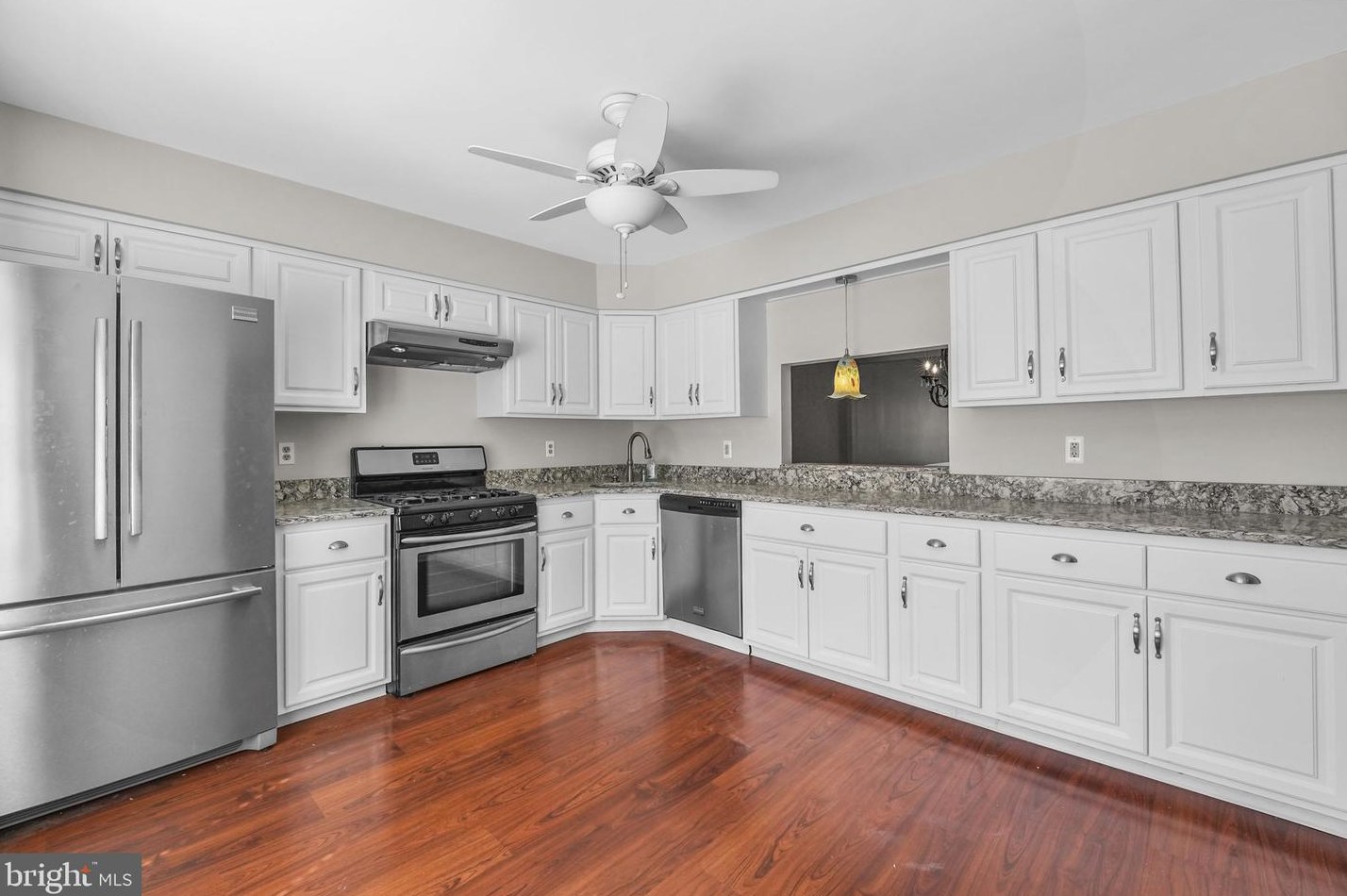 506 Sturbridge Ct, Flemington, NJ 08822