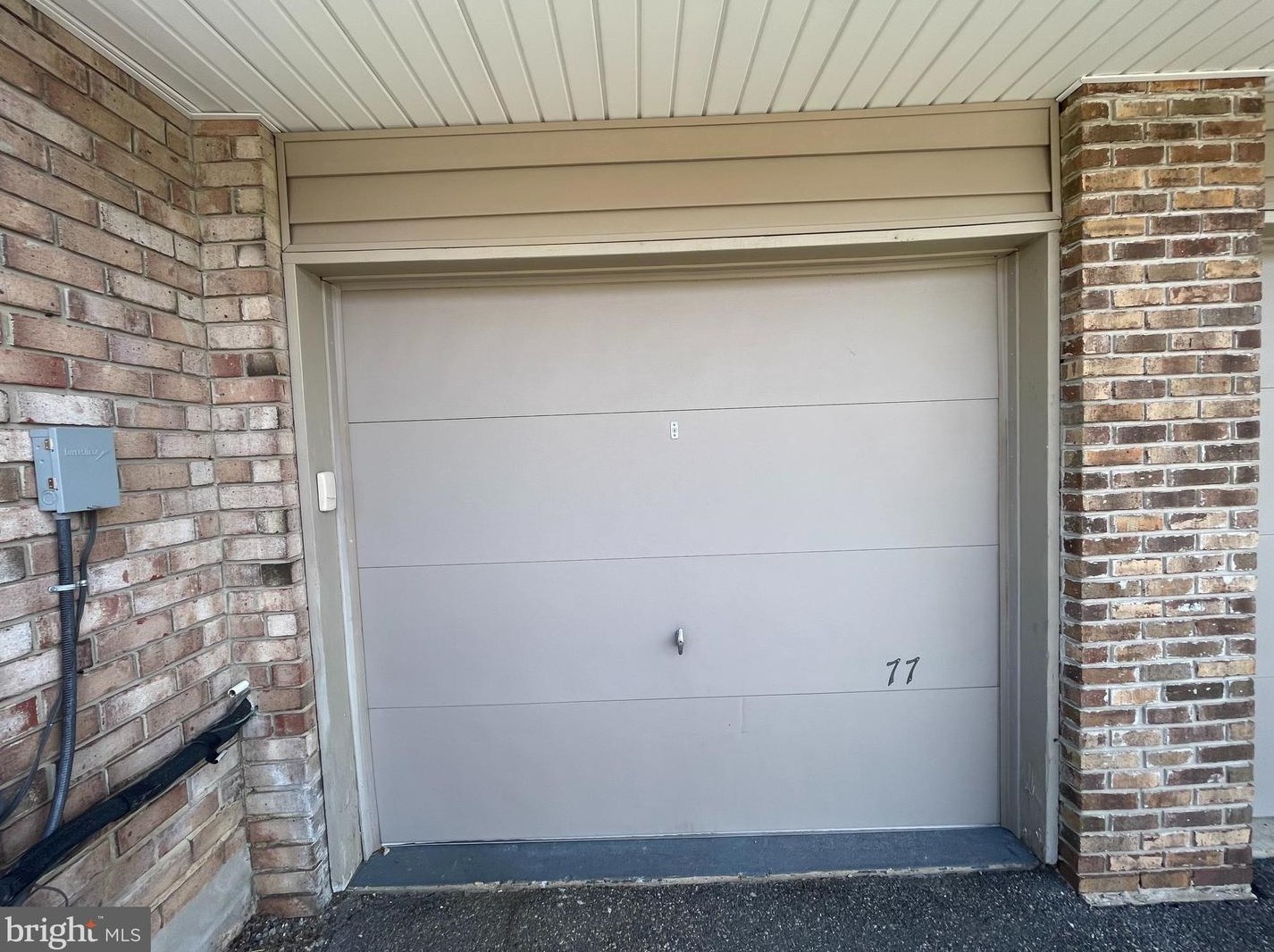 77 Overlook Dr, Clinton, NJ 08809