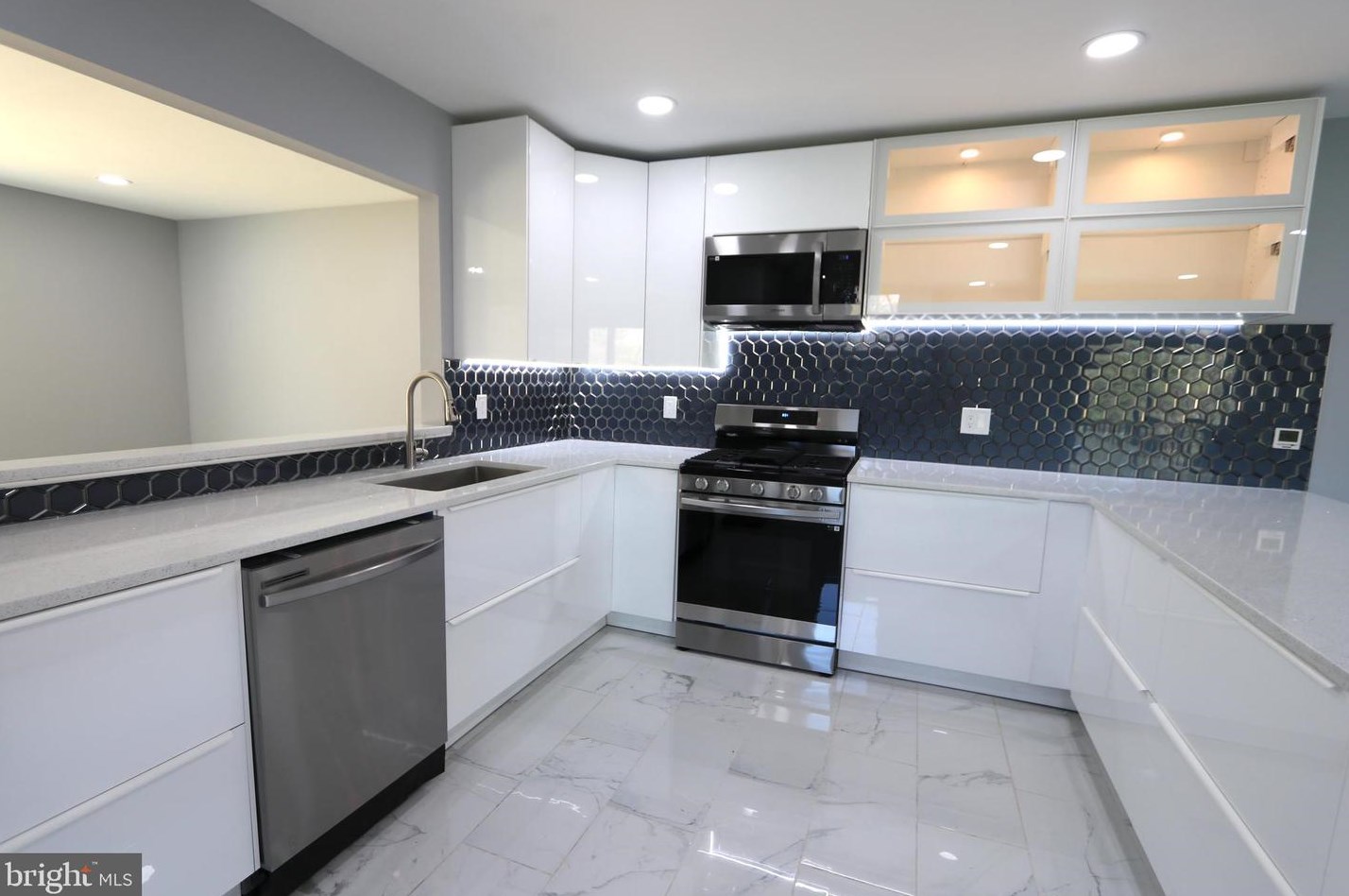 15 Woznicki Ct, Flemington, NJ 08822