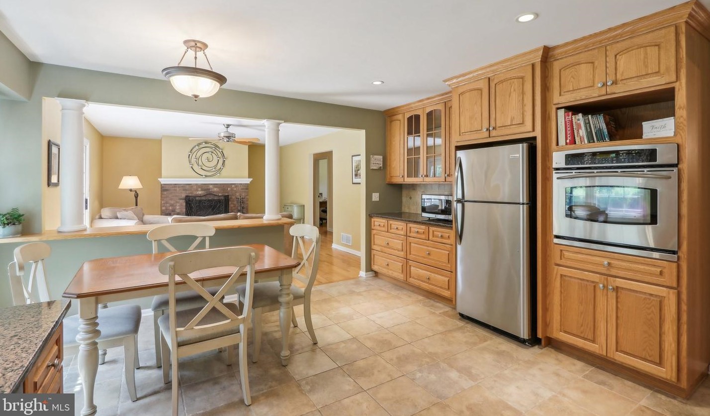 3 Horseshoe Dr, Flemington, NJ 08822