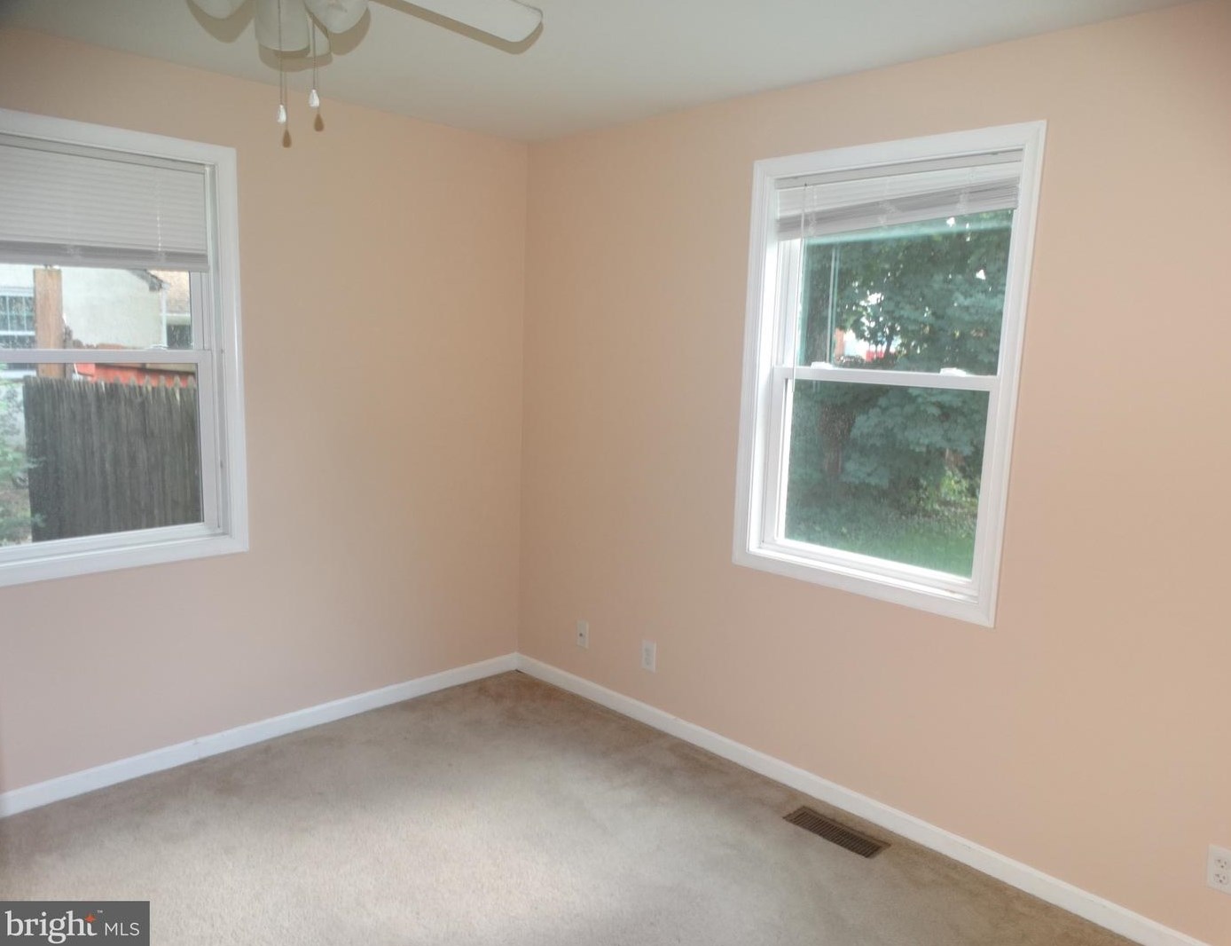 834 Hughes Dr, Trenton NJ  08690-1208 exterior