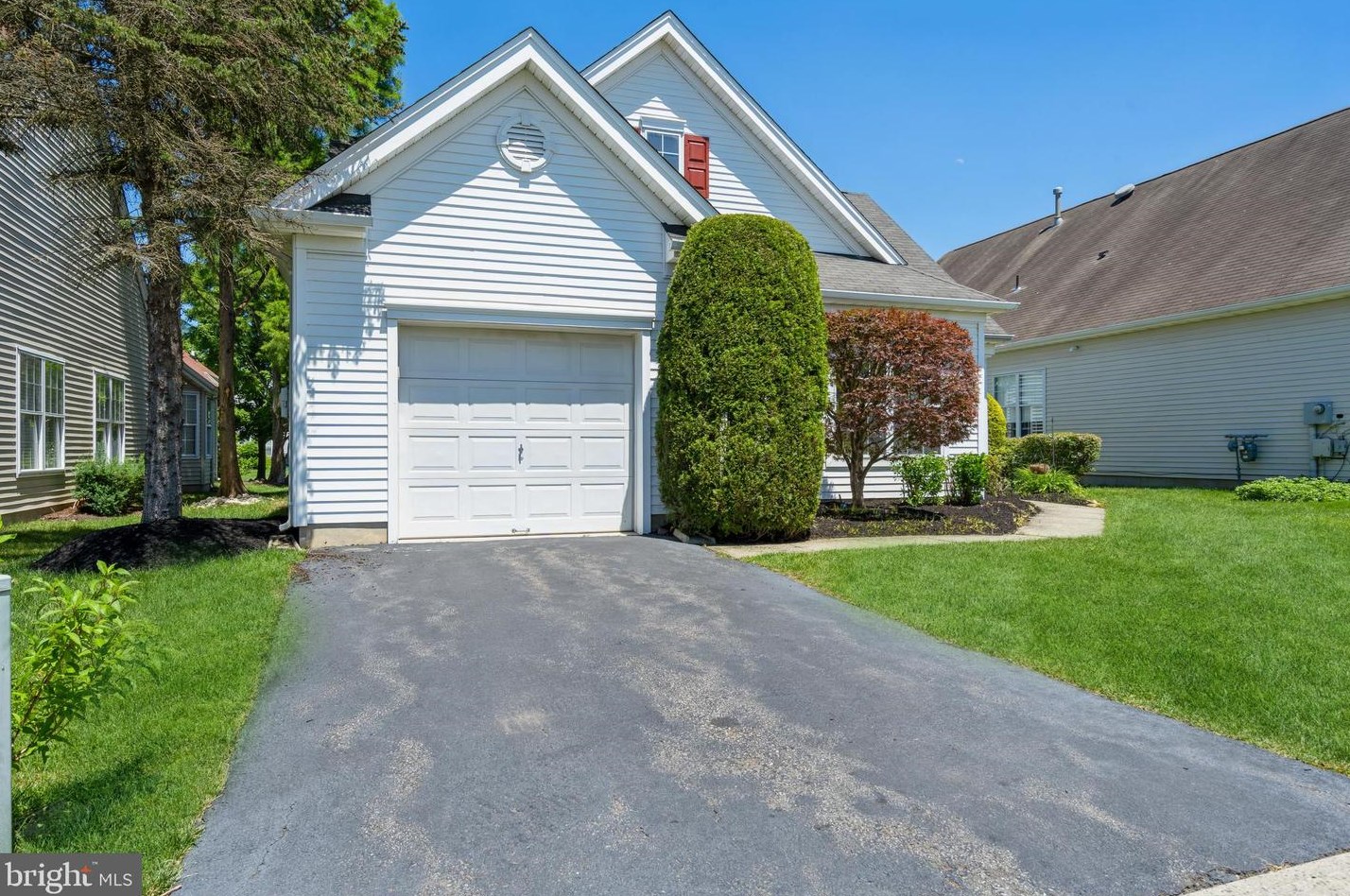 57 Coneflower Ln, W Windsor Township, NJ 08550