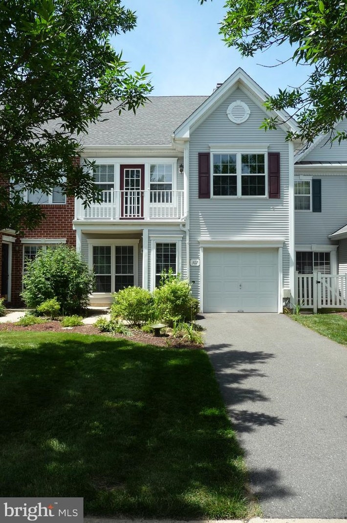 307 Amberleigh Dr, Pennington, NJ 08534-1961