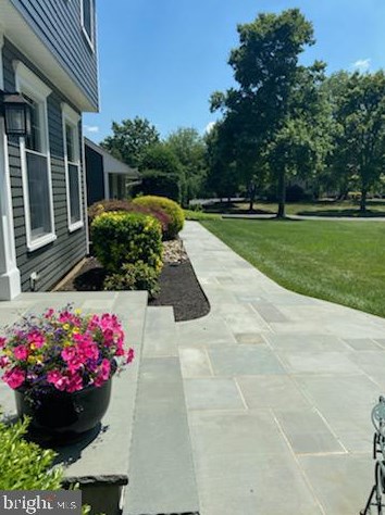 1 Cranston Ct, W Windsor Township, NJ 08550