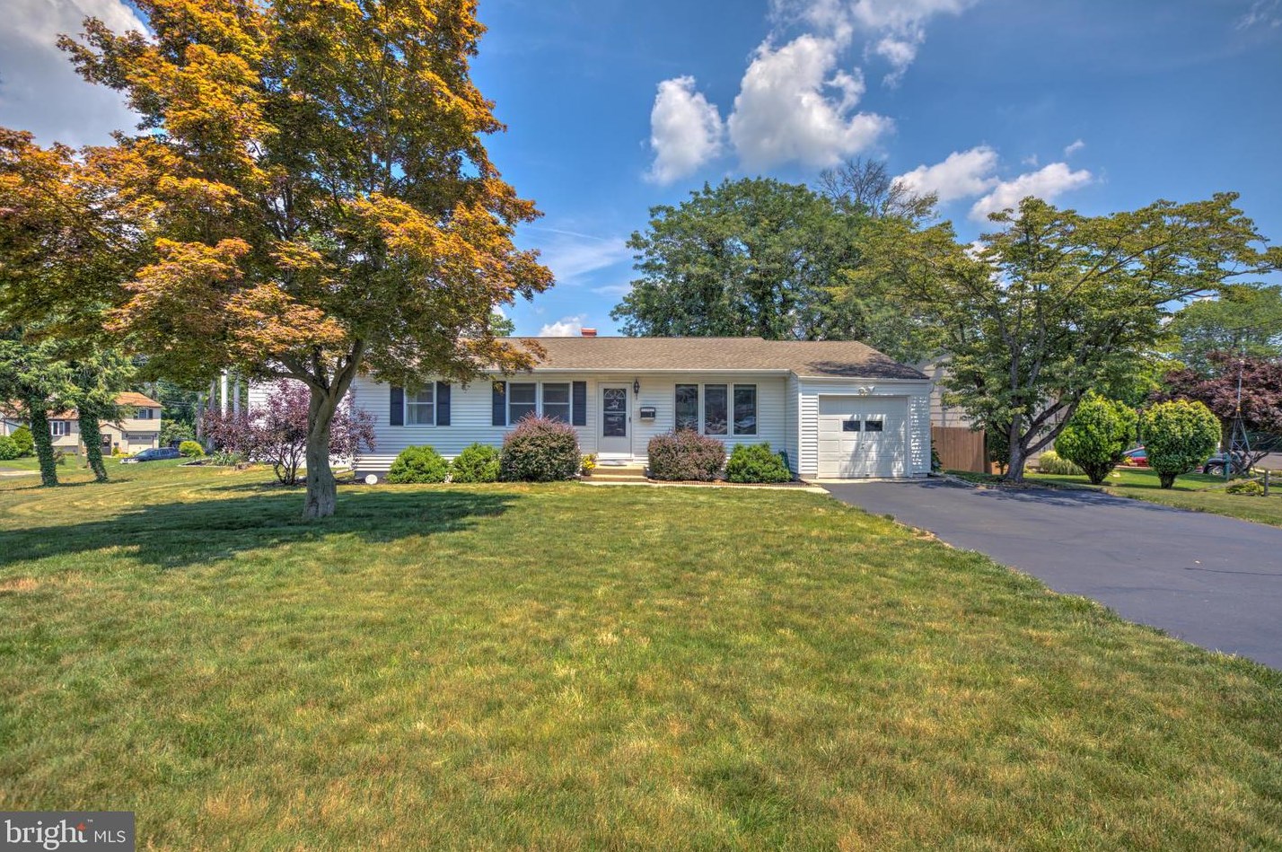 2 Hollyhock Way, Trenton, NJ 08619-1416