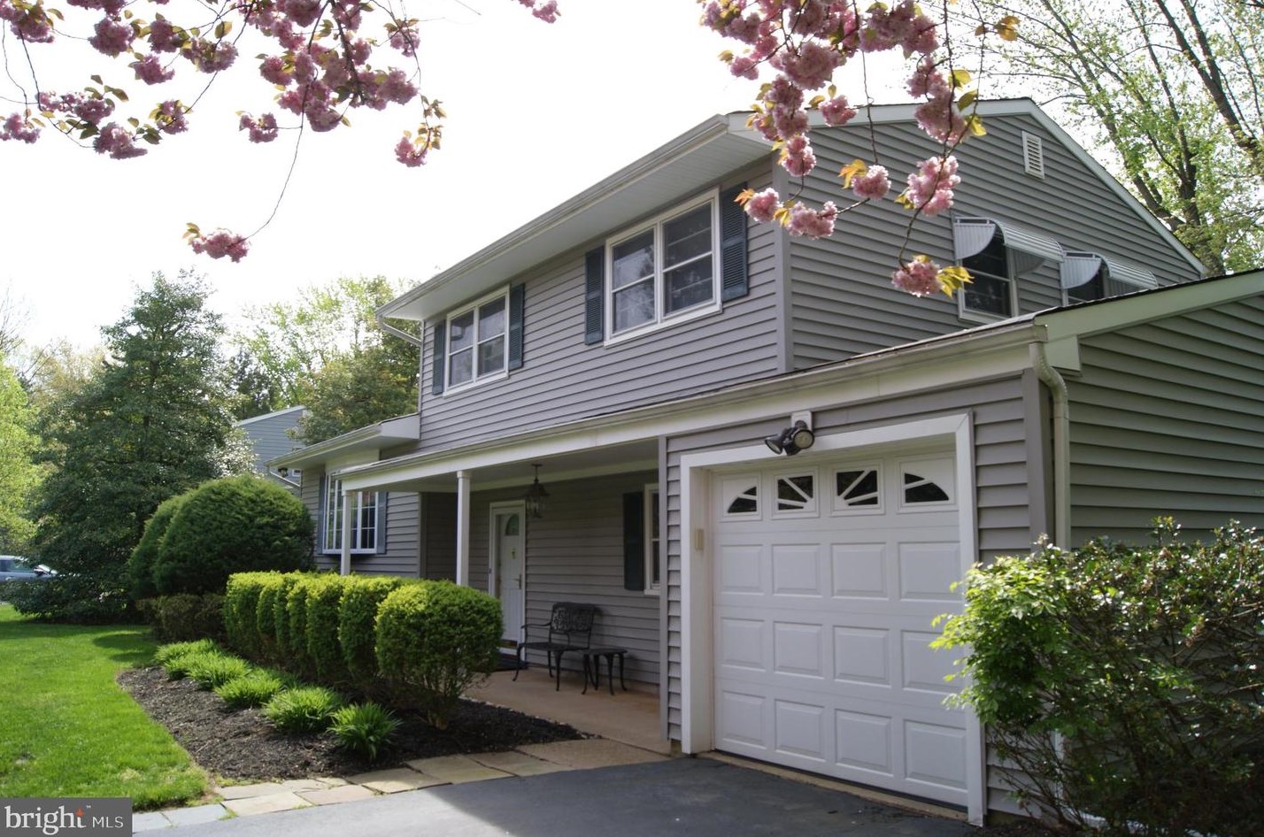 4 Sheffield Rd, East Windsor, NJ 08520-1708