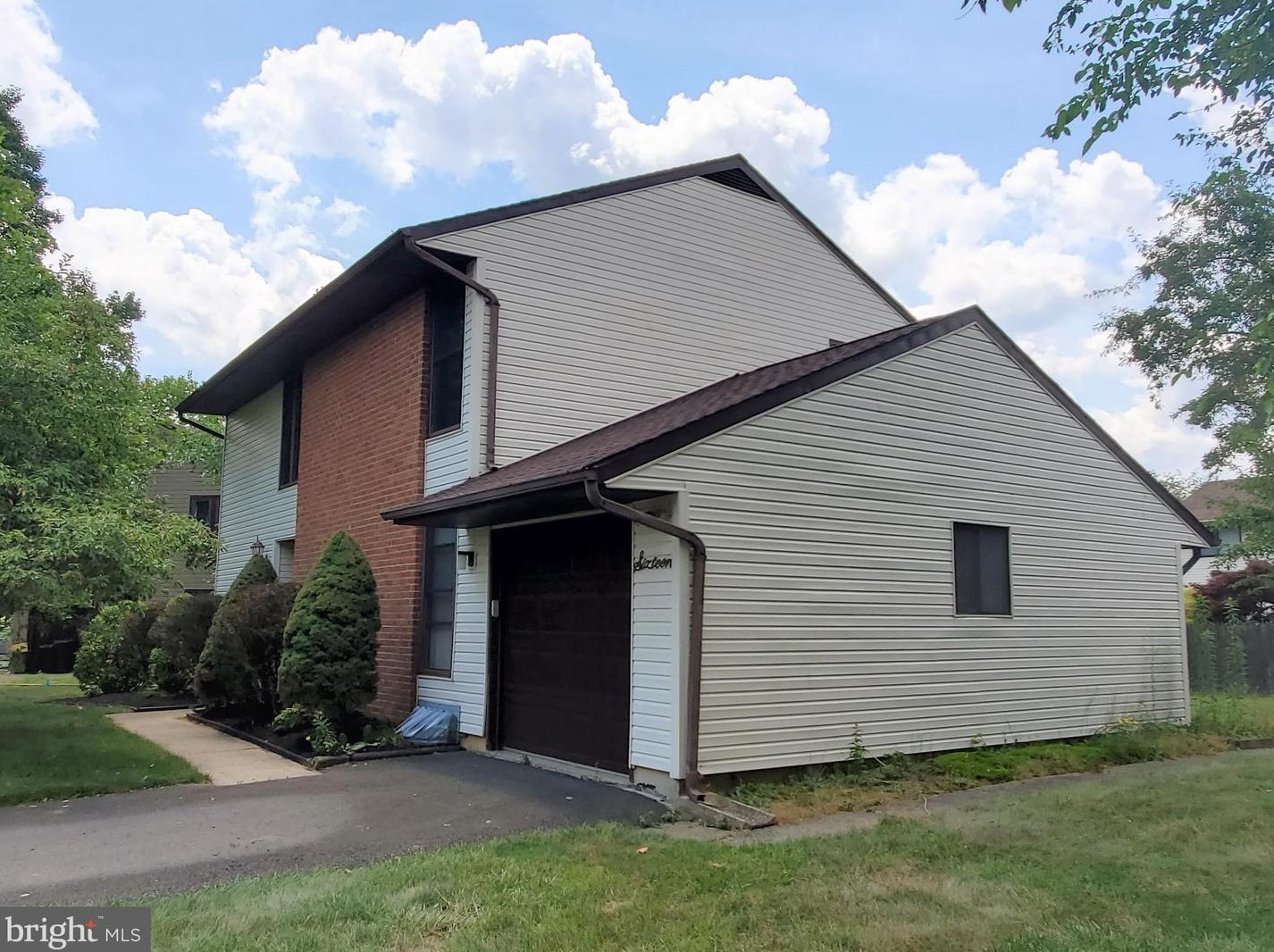 16 Overton Rd, East Windsor, NJ 08520