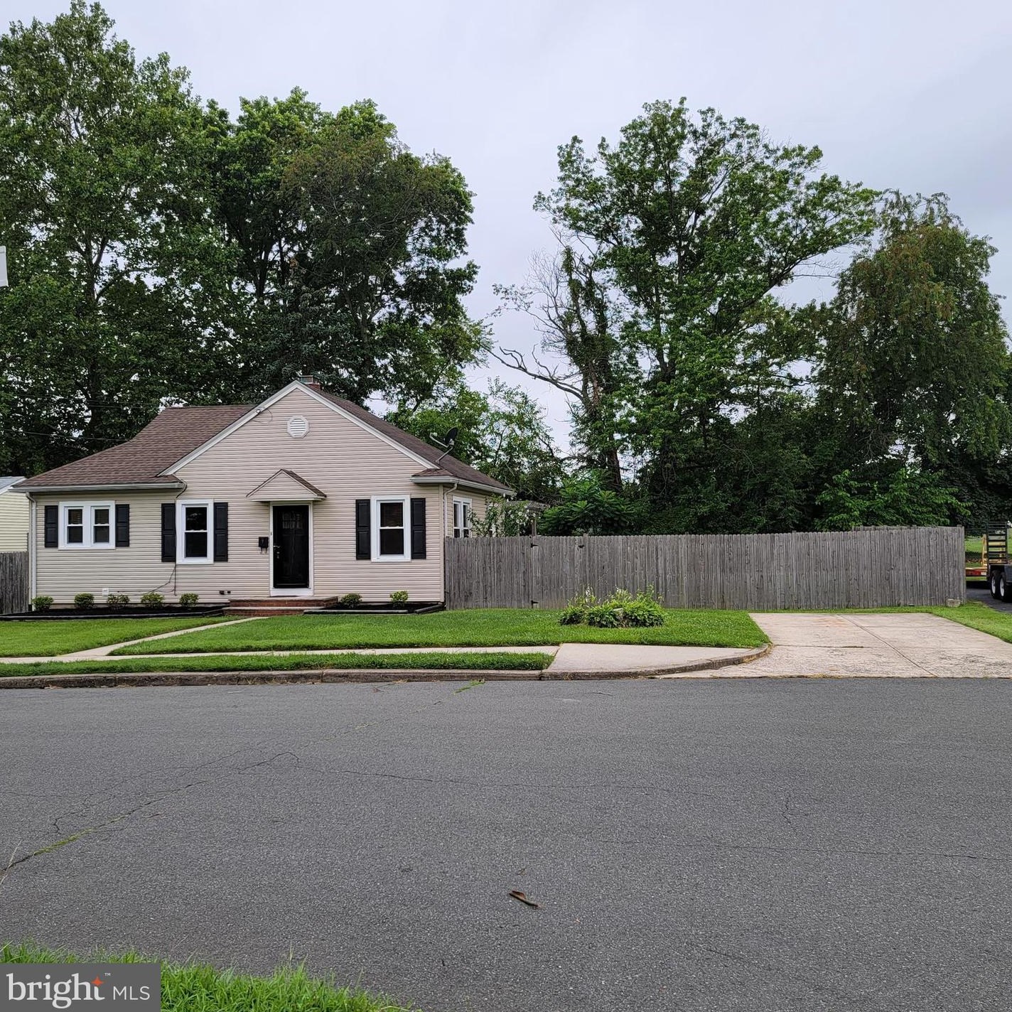 9 Dawes Ave, Trenton, NJ 08638-4609
