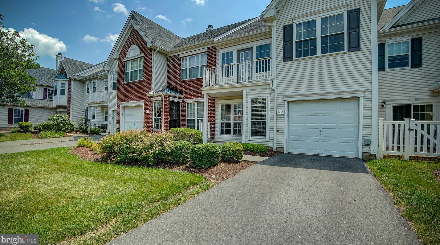 402 Amberleigh Dr, Pennington, NJ 08534-1961