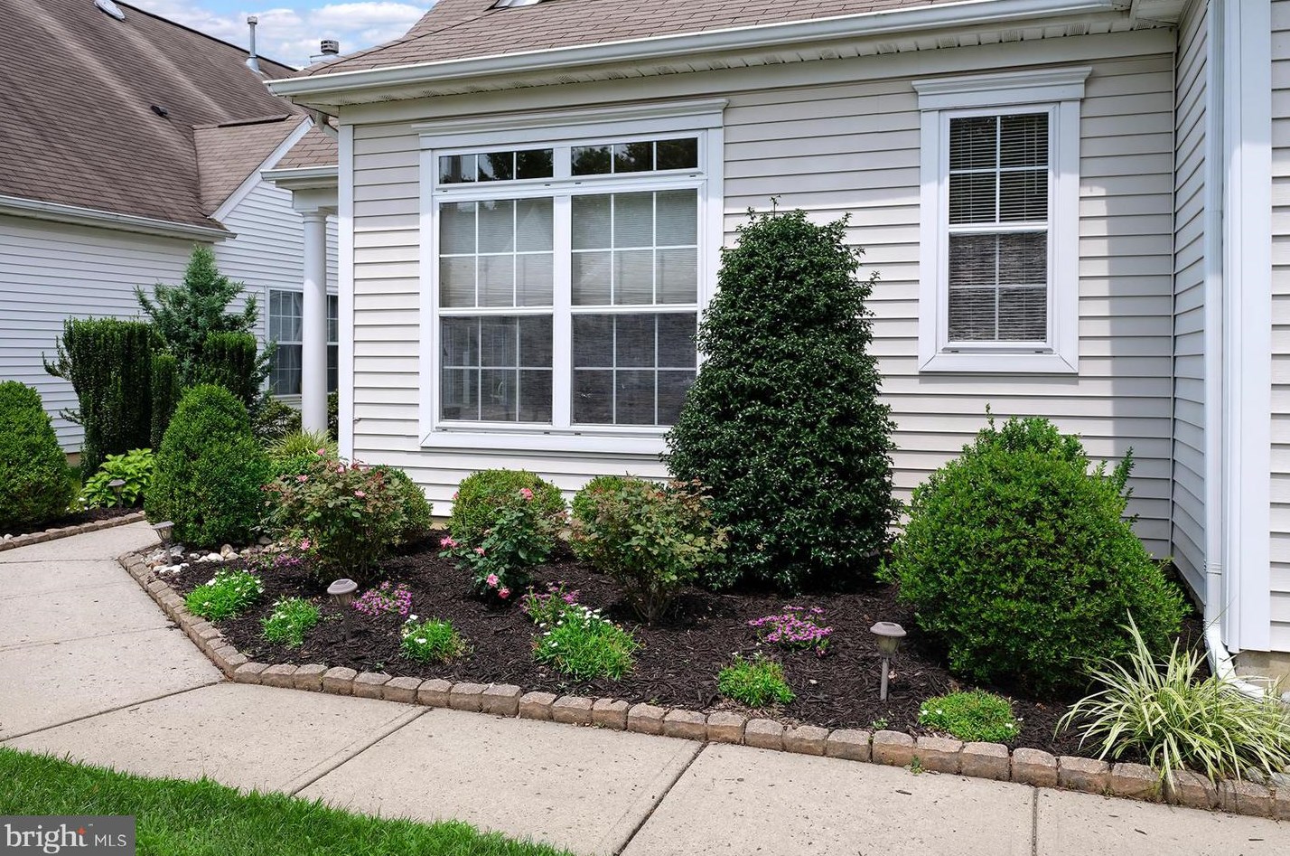 8 Honeyflower Ln, W Windsor Township, NJ 08550