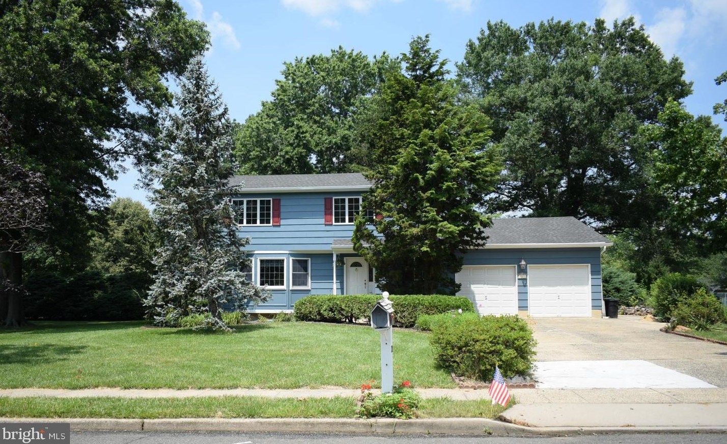 20 Elm Dr, East Windsor, NJ 08520-2111