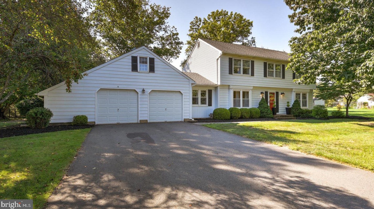 5 Greenfield Dr S, W Windsor Township, NJ 08550