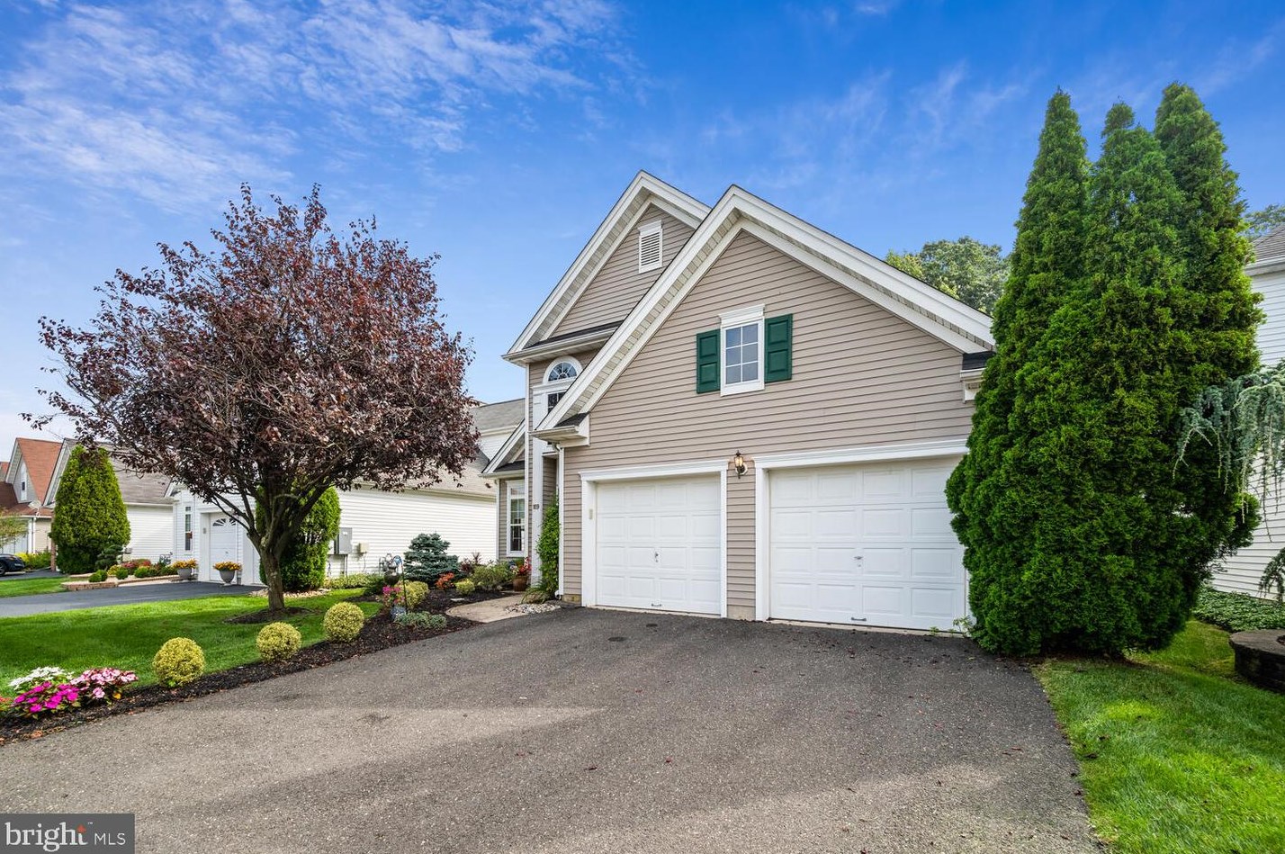 109 Tunicflower Ln, W Windsor Township, NJ 08550