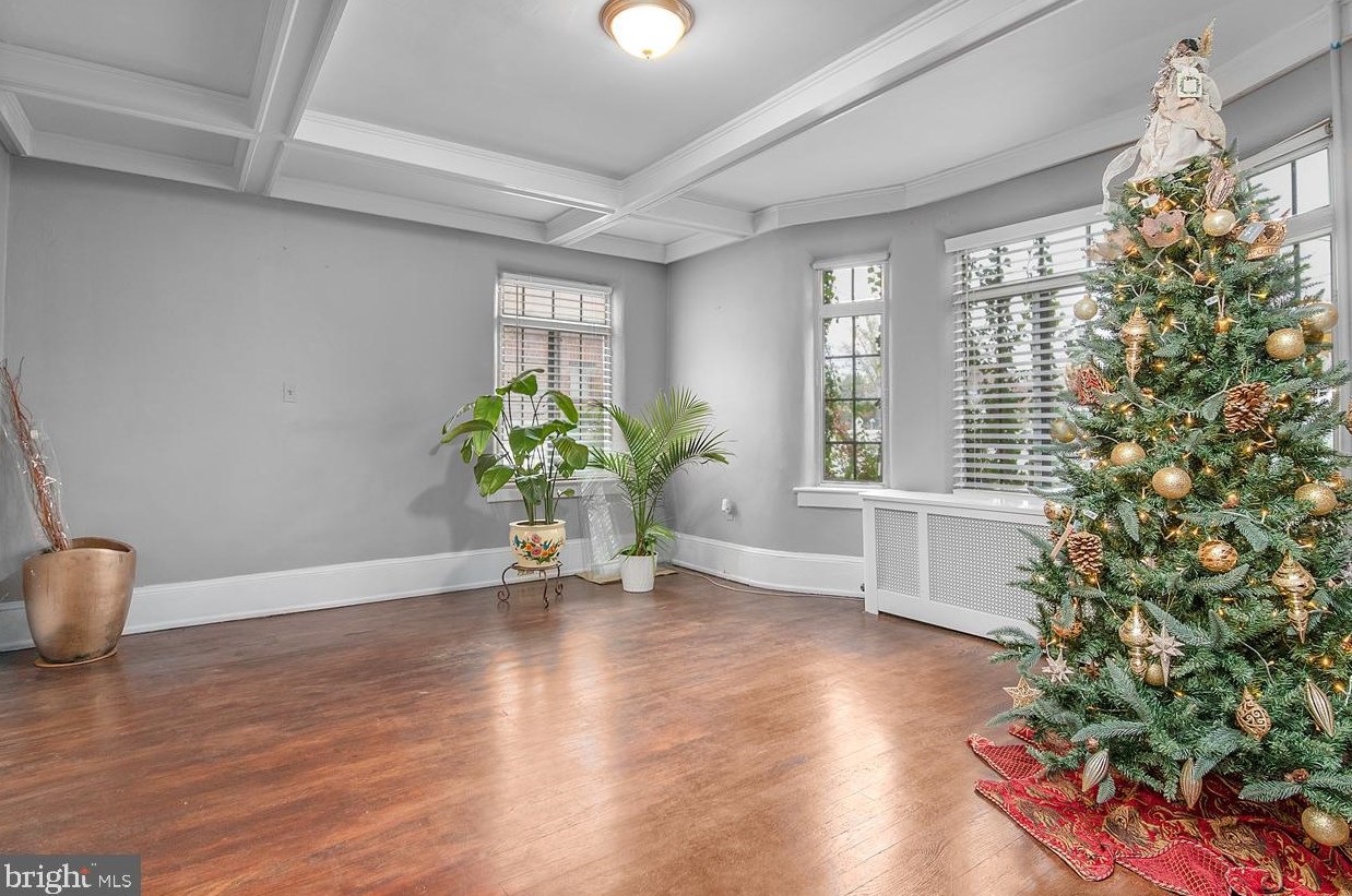 625 Pkwy Ave, Trenton NJ 08618-2725 exterior