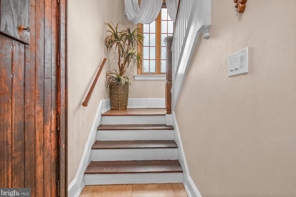 625 Pkwy Ave, Trenton NJ 08618-2725 exterior