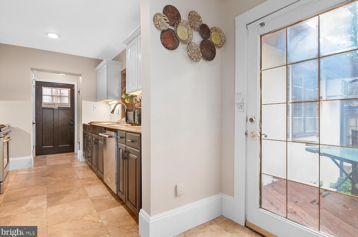 625 Pkwy Ave, Trenton NJ 08618-2725 exterior