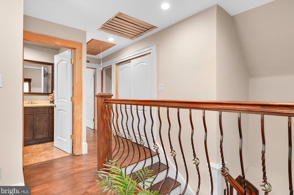 625 Pkwy Ave, Trenton NJ 08618-2725 exterior