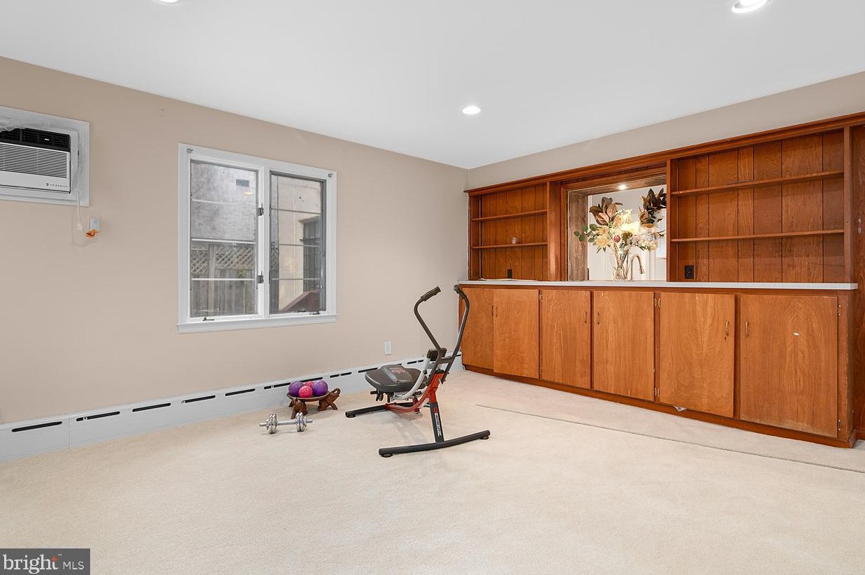 625 Pkwy Ave, Trenton NJ 08618-2725 exterior