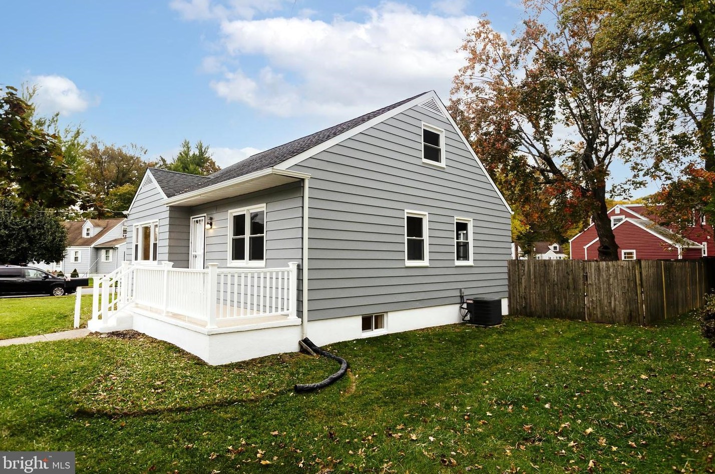 721 Pkwy Ave, Trenton NJ 08618-2729 exterior