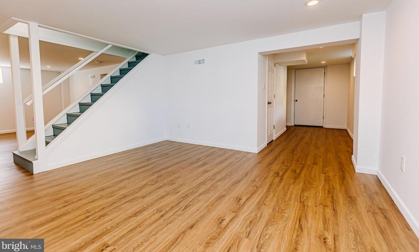 721 Pkwy Ave, Trenton NJ 08618-2729 exterior