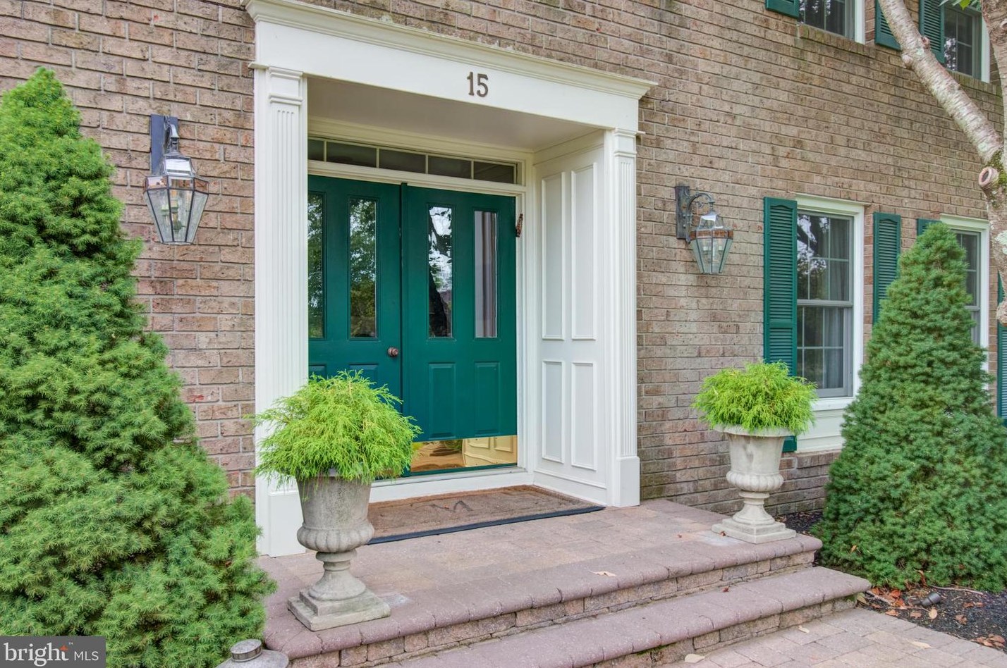 15 Huntington Dr, W Windsor Township, NJ 08550