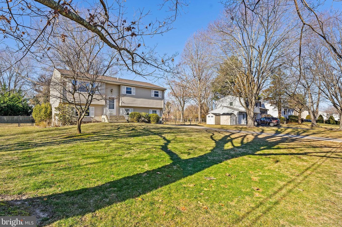 19 Meadowview Dr, East Windsor, NJ 08512