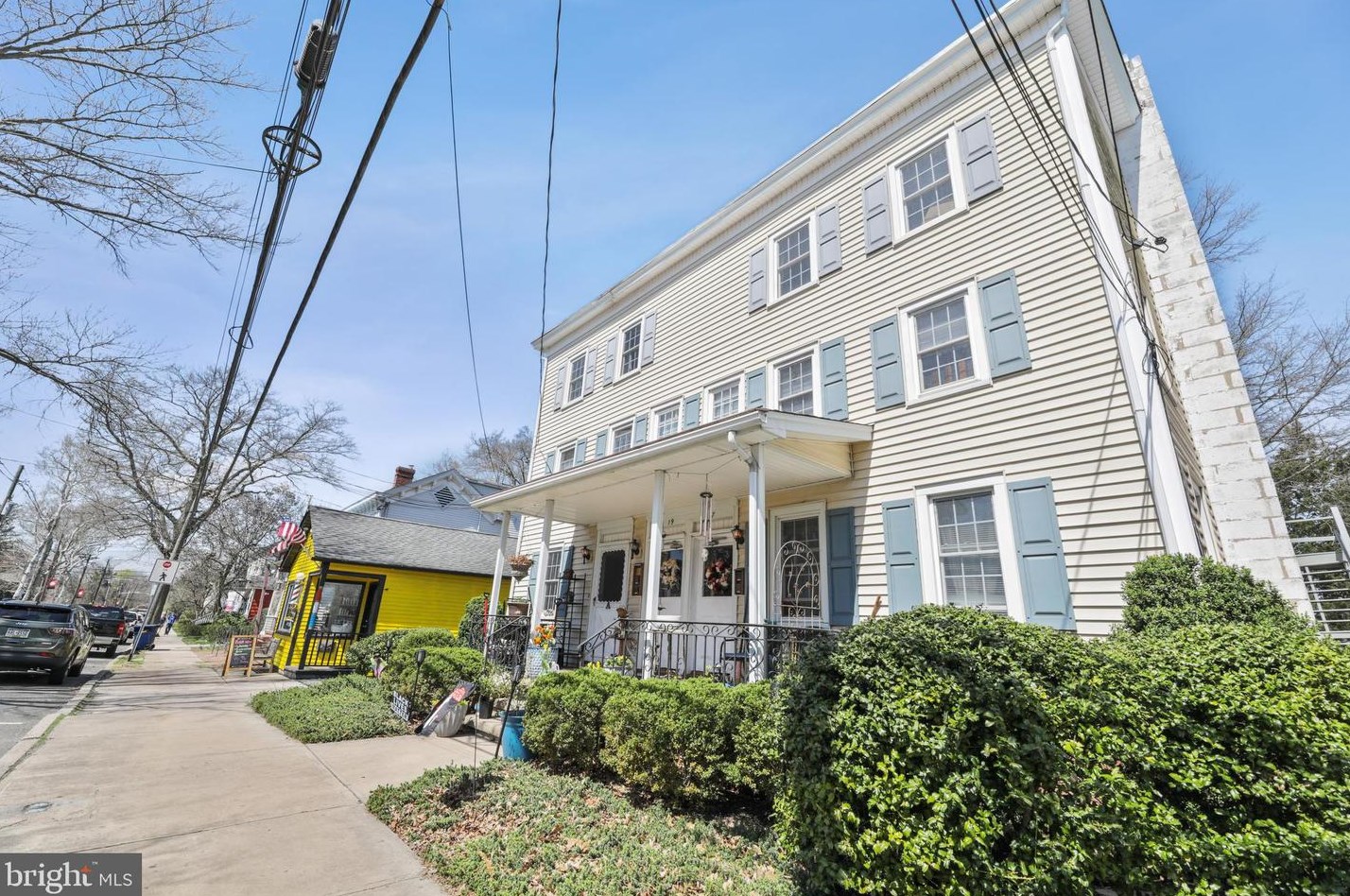 17 Delaware Ave, Pennington, NJ 08534-2216