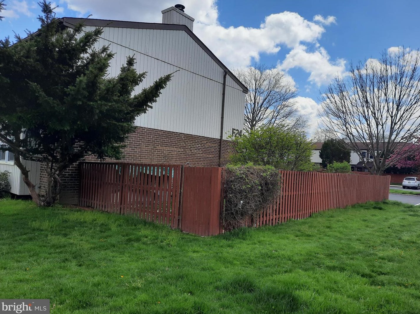 24 Shirley Ln, Trenton NJ 08648 exterior