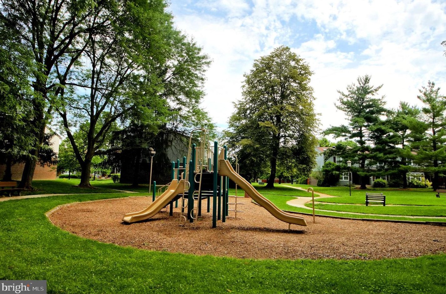 24 Shirley Ln, Trenton NJ 08648 exterior