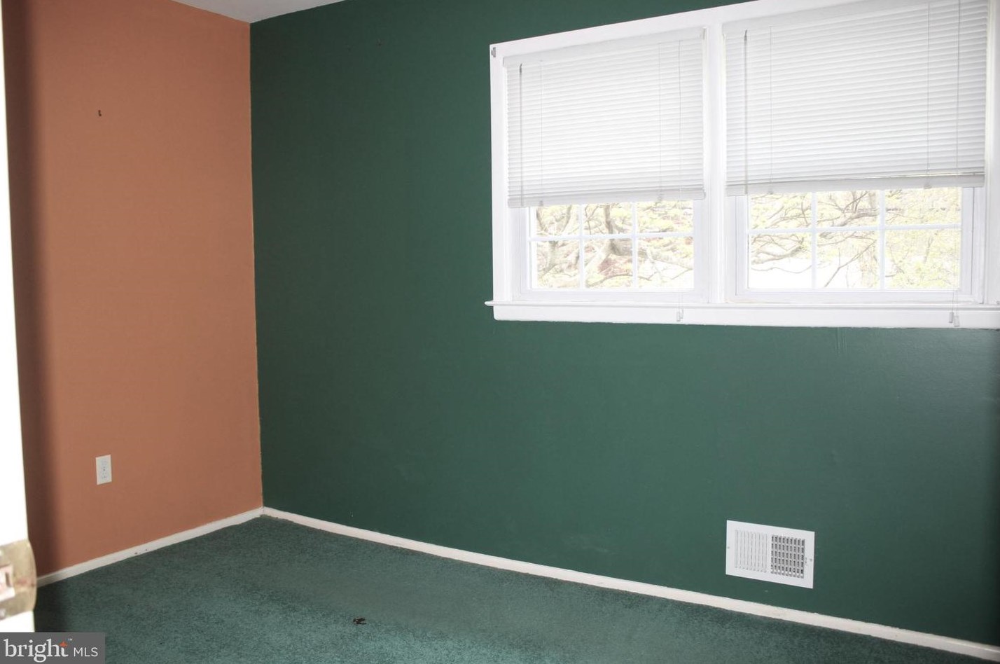 7 Dogwood Dr, Trenton NJ  08648-3205 exterior