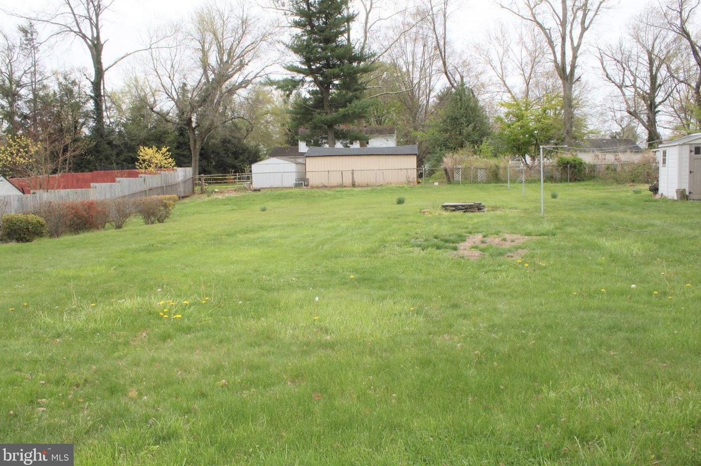 7 Dogwood Dr, Trenton NJ  08648-3205 exterior