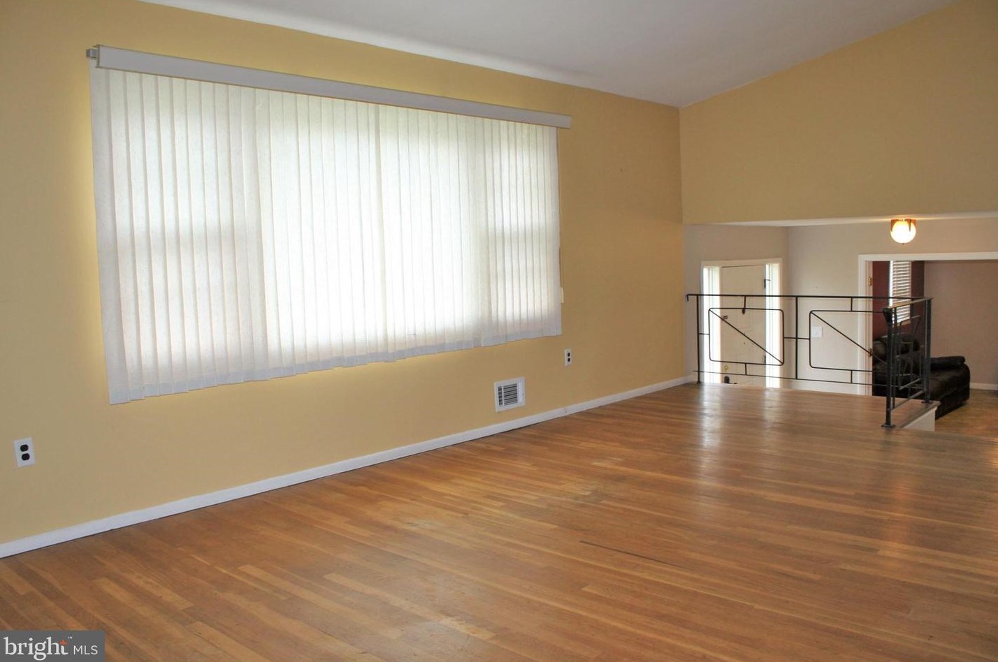 7 Dogwood Dr, Trenton NJ  08648-3205 exterior