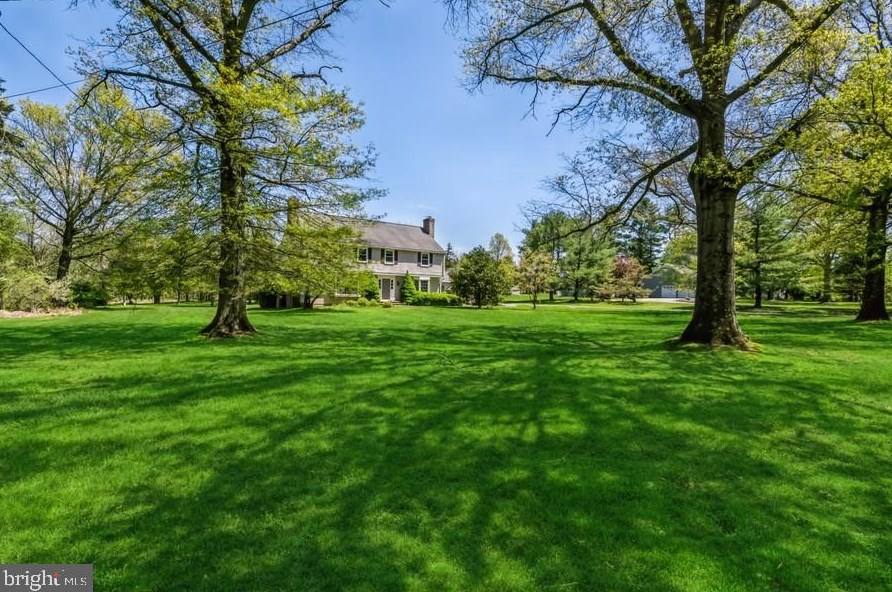 5 Blue Spruce Dr, Pennington, NJ 08534-2110