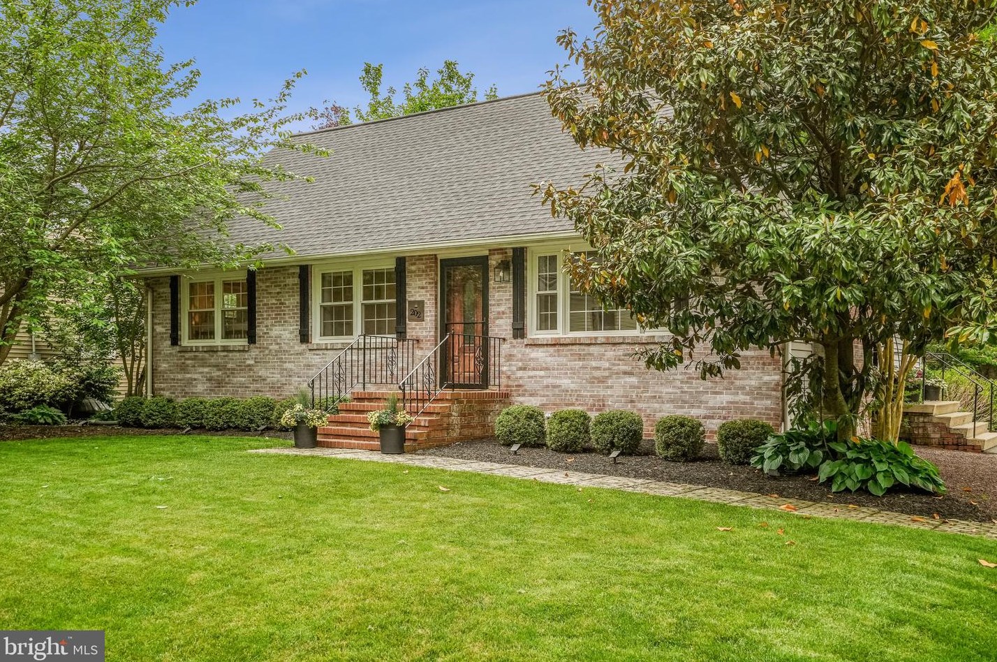 202 Burd St, Pennington, NJ 08534-2811
