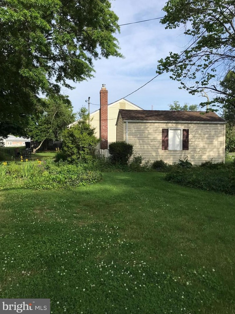 255 Franklin St, East Windsor NJ 08520-3224 exterior