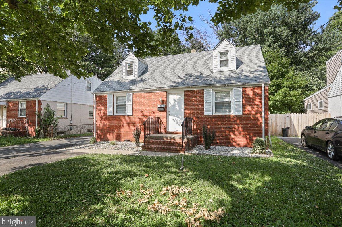 1040 Parkway Ave, Trenton, NJ 08618-2318