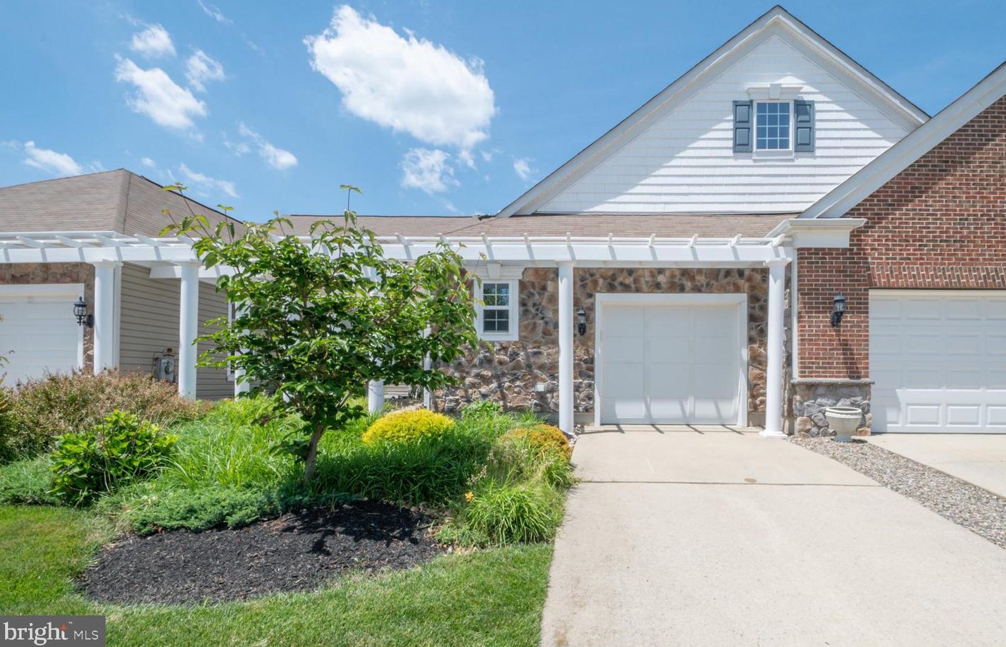 33 Dove Ct, Trenton, NJ 08690