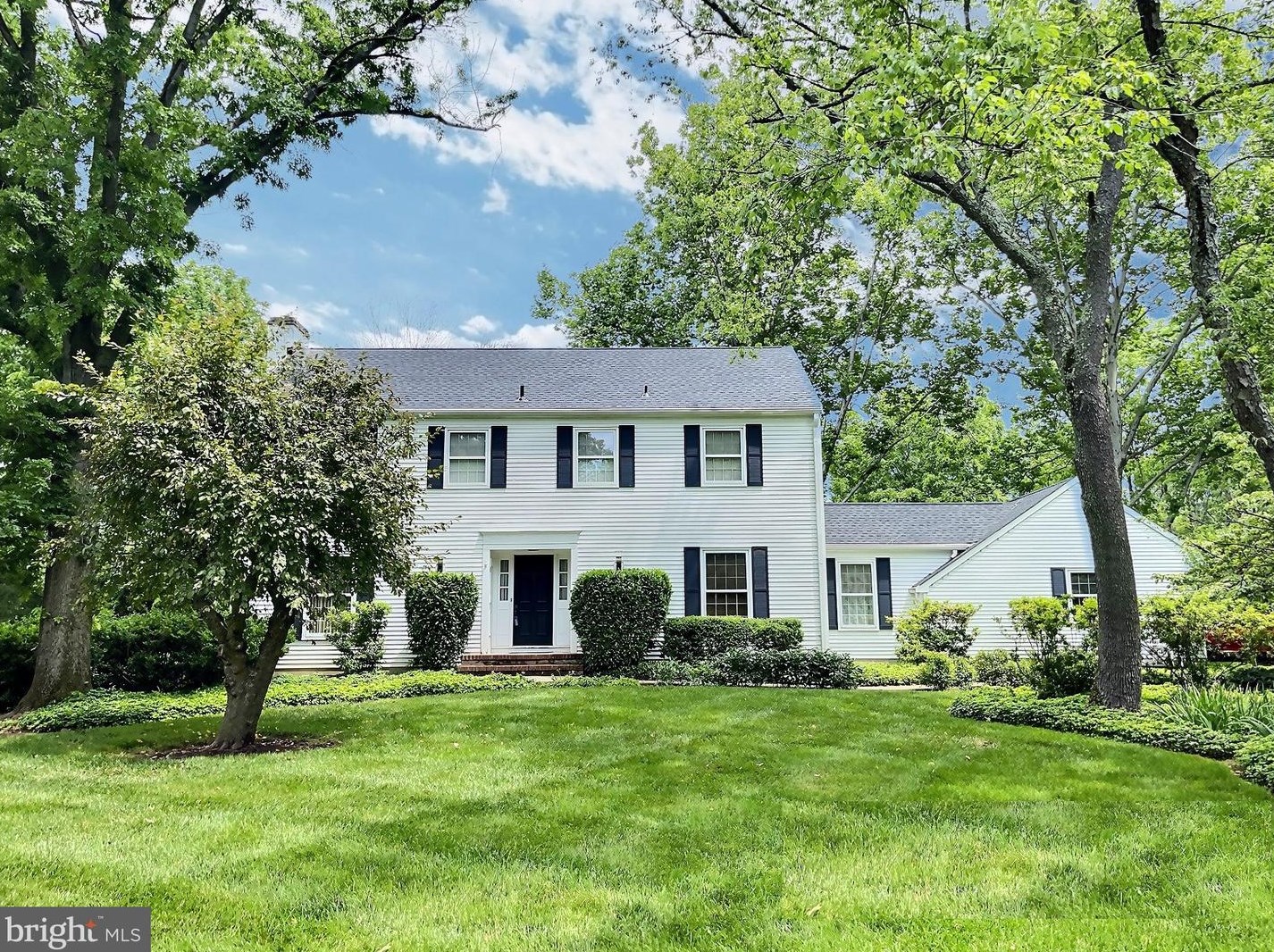 216 Penn View Dr, Pennington, NJ 08534-1919