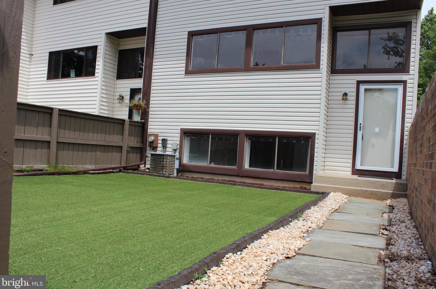99 Hooverton Pl, East Windsor, NJ 08520-5713