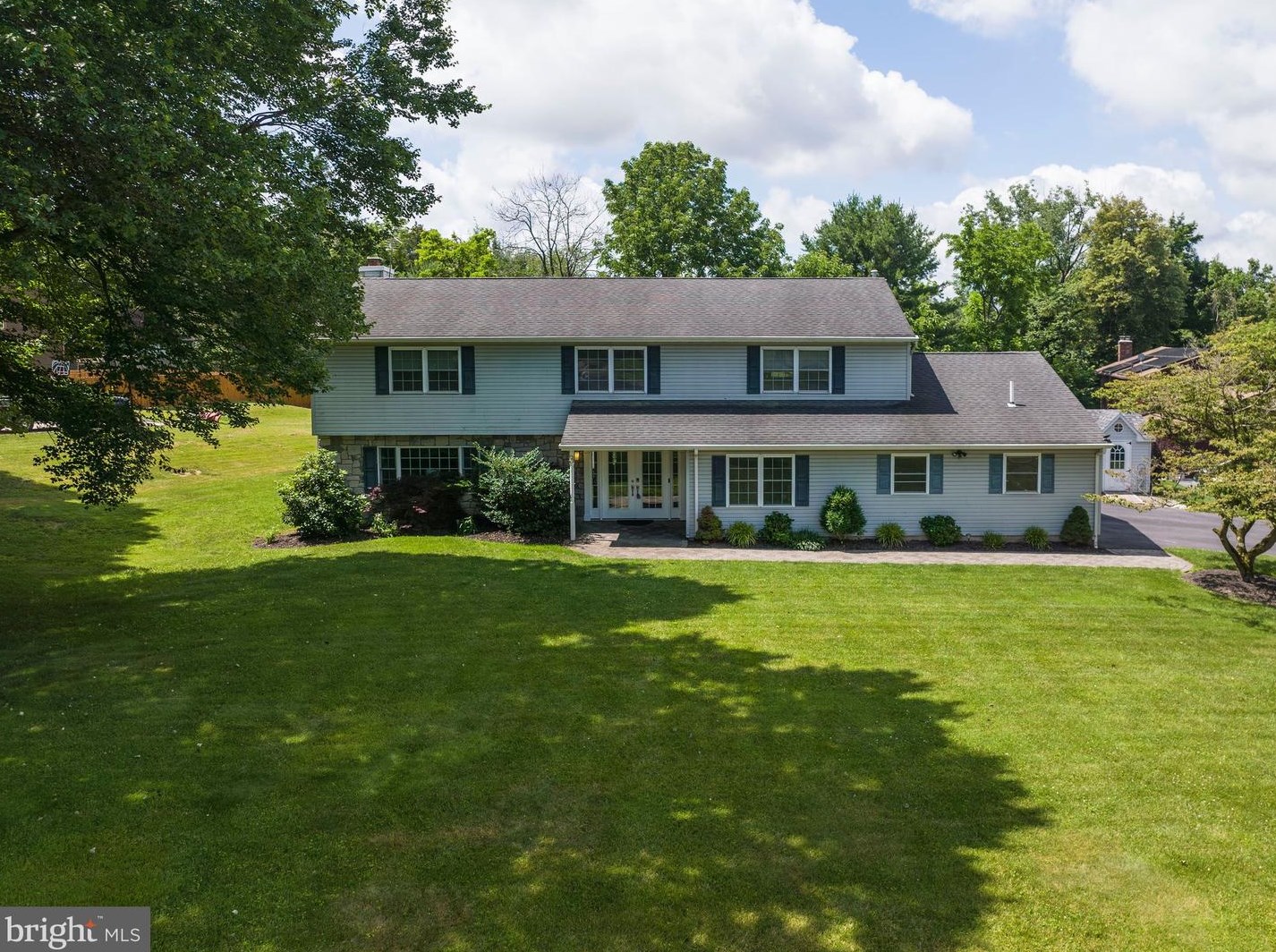 3 Duffield Dr, Trenton, NJ 08628