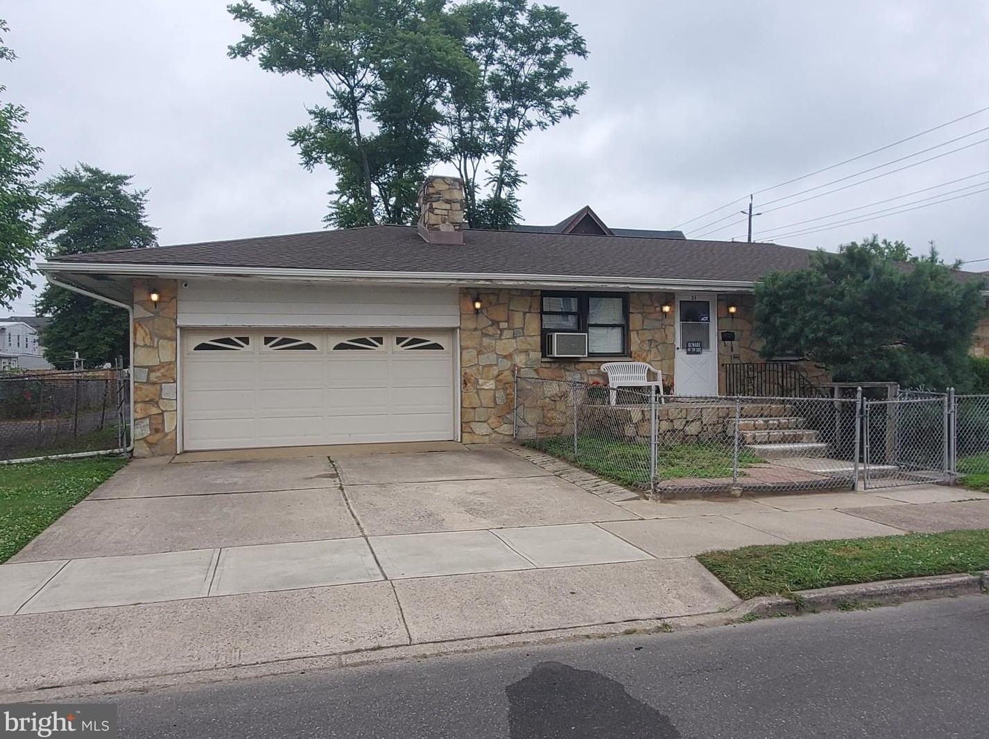 21 Joseph St, Trenton, NJ 08610-5911