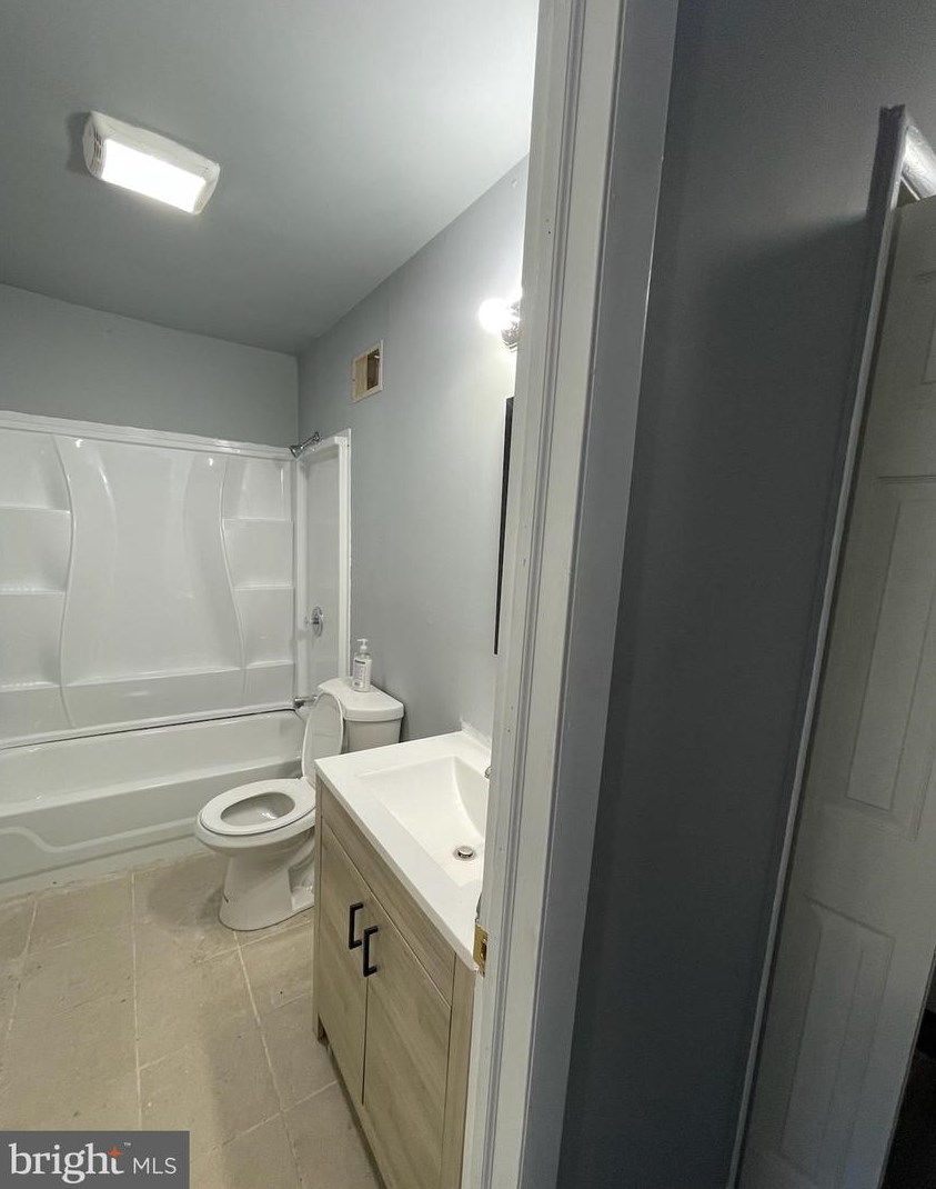 38 Asbury St, Trenton, NJ 08611-2818