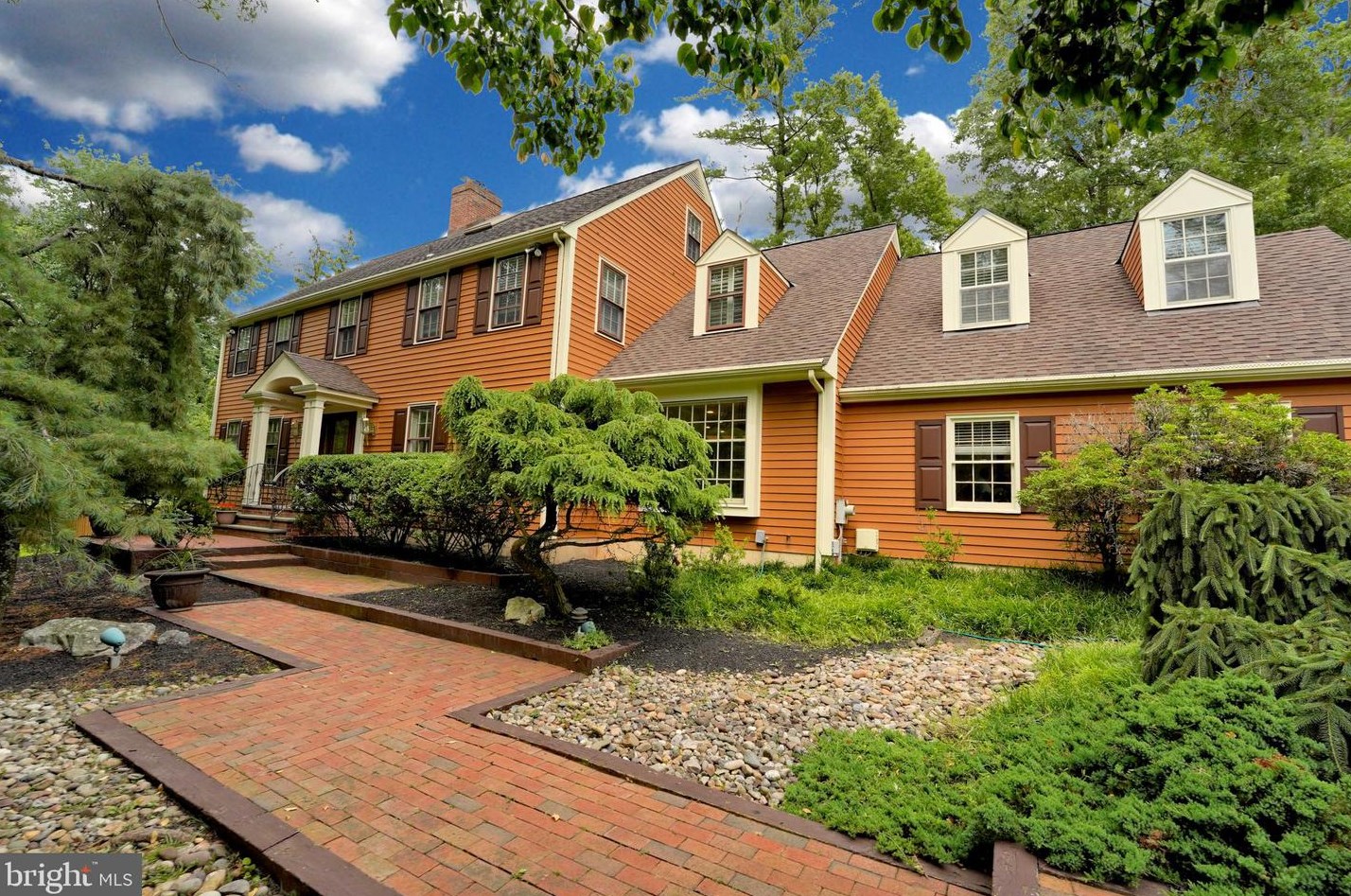 12 Acres Dr, Pennington, NJ 08534-2101