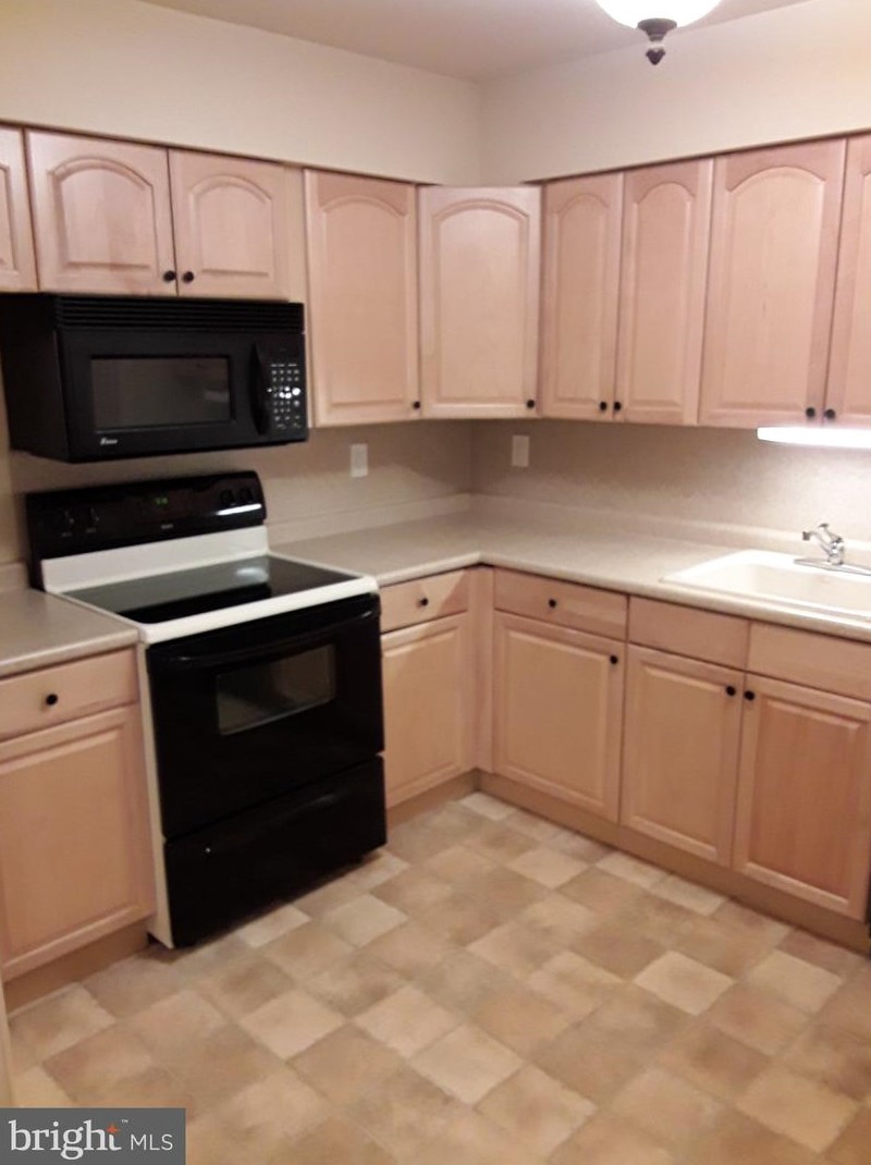 6 Dennison Dr, East Windsor, NJ 08520