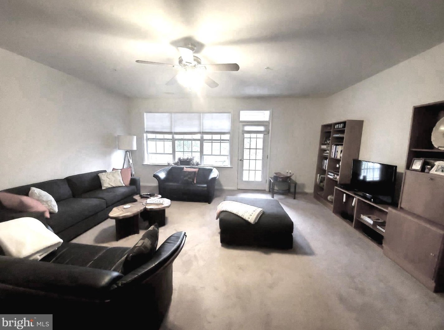 525 Timberlake Dr, Trenton, NJ 08618