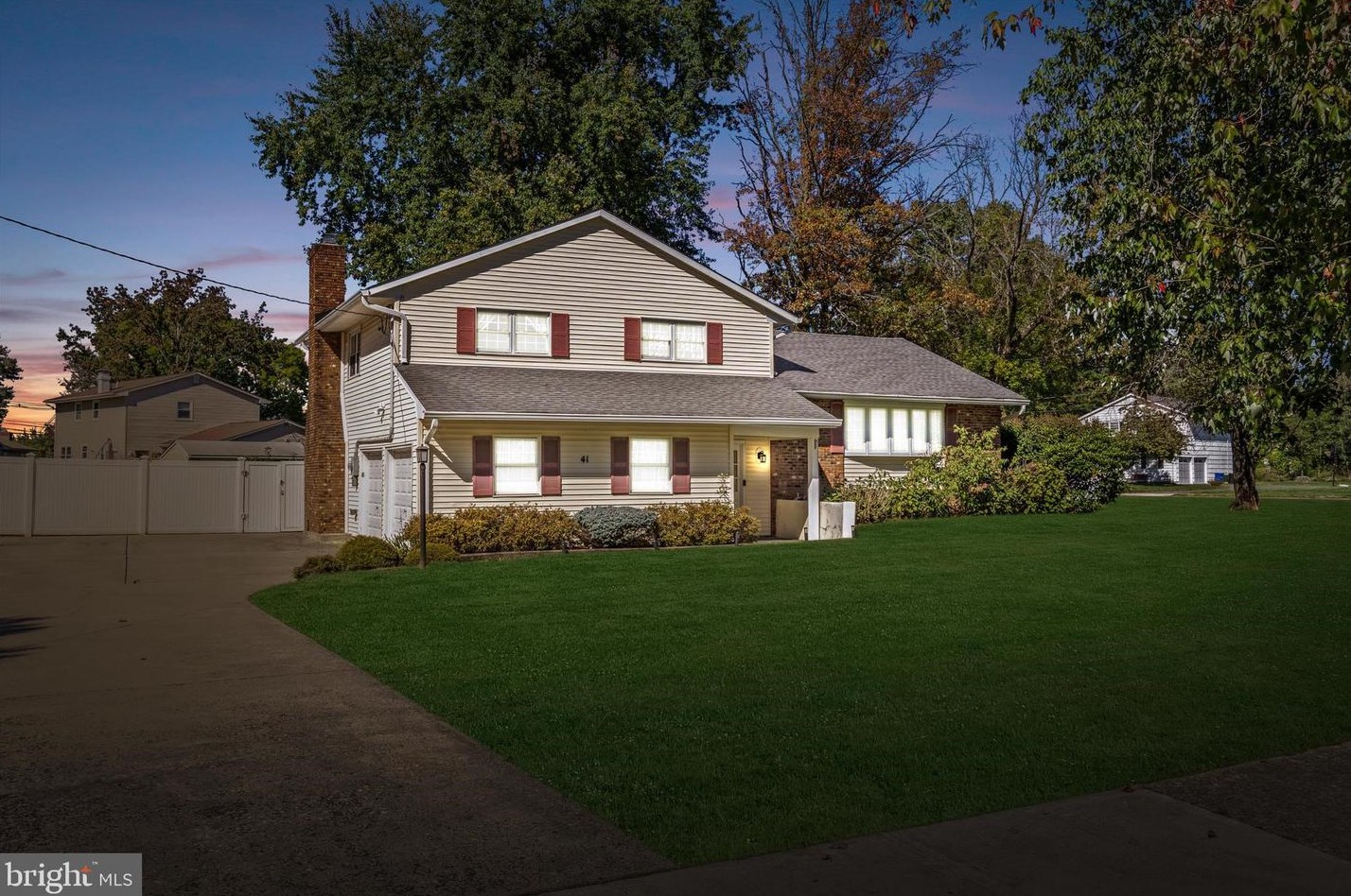 41 Maple Stream Rd, East Windsor, NJ 08520-1812