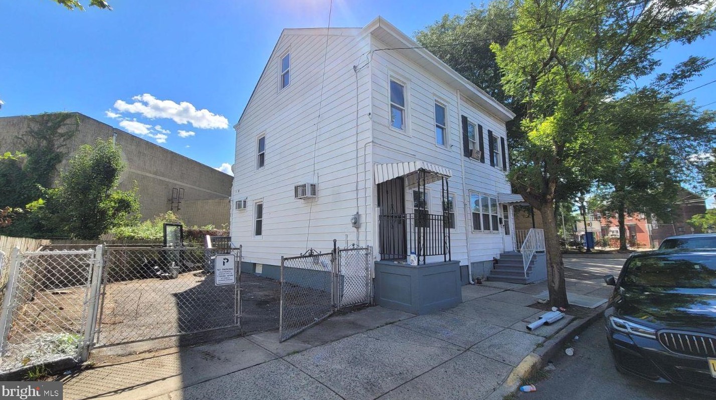 15 Grand St, Trenton, NJ 08611