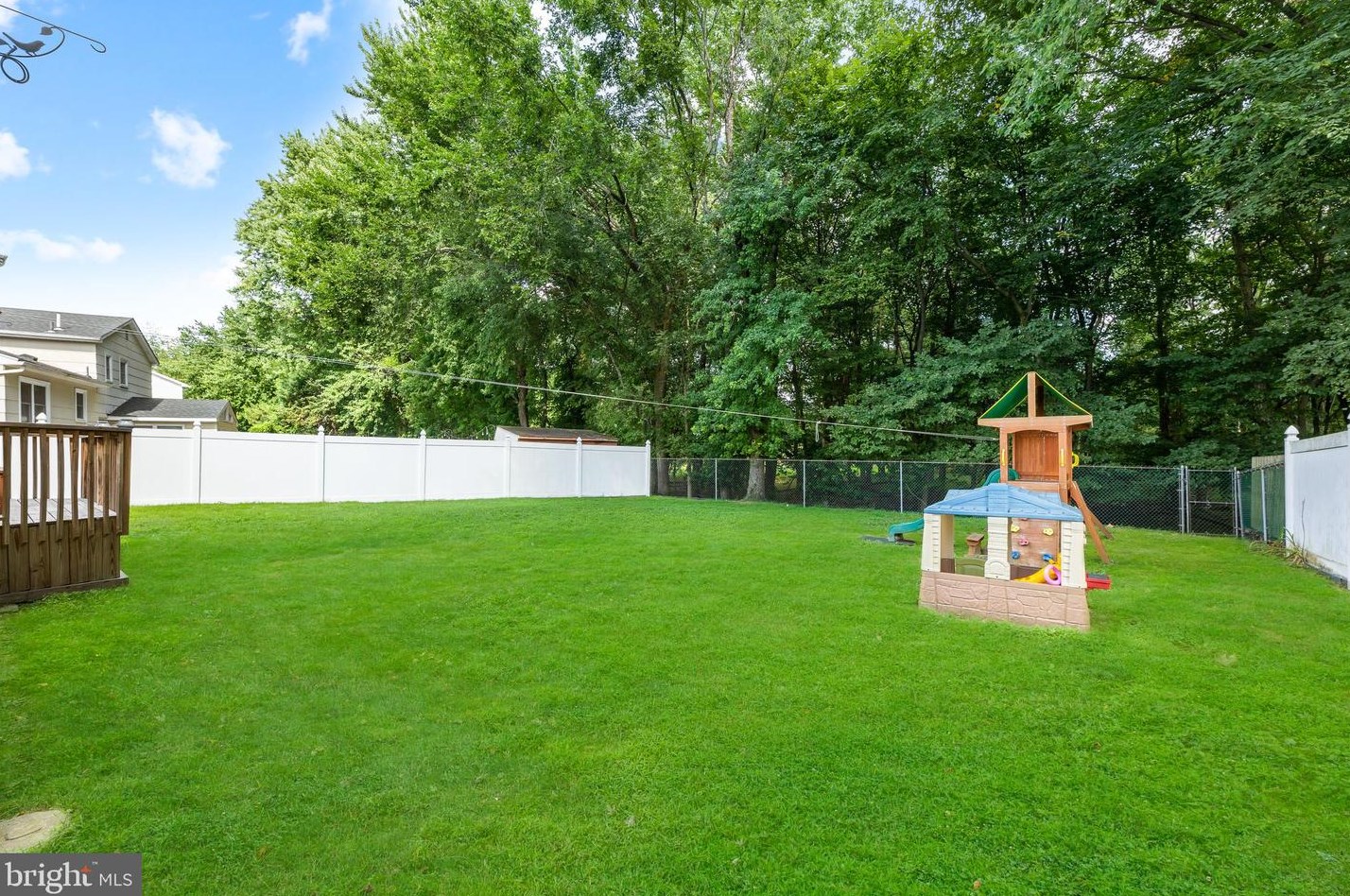 40 Wesleyan Dr, Trenton NJ  08690-1945 exterior