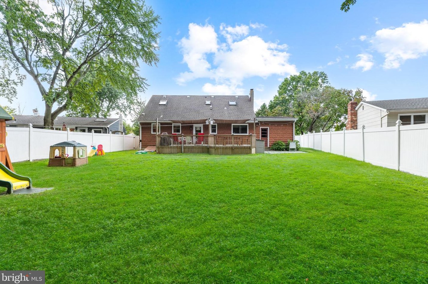 40 Wesleyan Dr, Trenton NJ  08690-1945 exterior